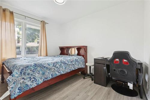 7 Sheffield Avenue, Brantford, ON - Indoor Photo Showing Bedroom