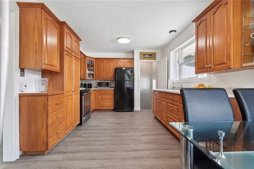 7 Sheffield Avenue, Brantford, ON - Indoor Photo Showing Kitchen