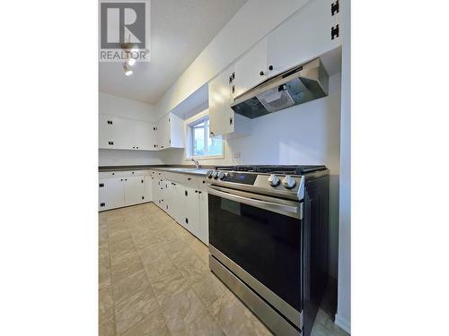 716 Alward Street, Prince George, BC - Indoor Photo Showing Kitchen