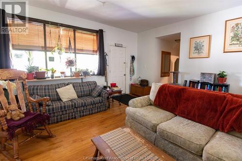 23-27 William Street, Merlin, ON - Indoor Photo Showing Living Room