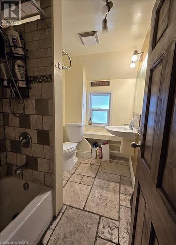 590 Wyld Street, North Bay, ON - Indoor Photo Showing Bathroom