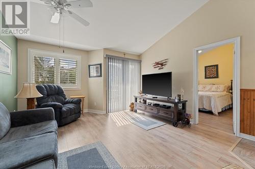 11 Jan'S, Kingsville, ON - Indoor Photo Showing Living Room