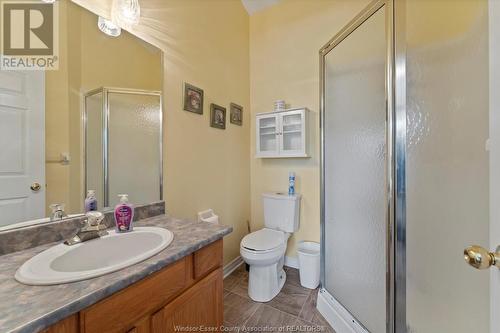 11 Jan'S, Kingsville, ON - Indoor Photo Showing Bathroom