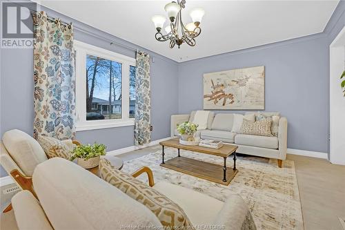 1156 California, Windsor, ON - Indoor Photo Showing Living Room