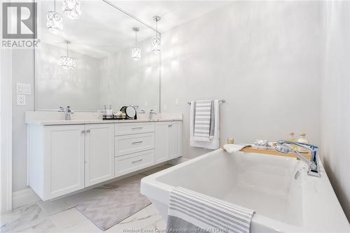 957 St. Jude Court, Windsor, ON - Indoor Photo Showing Bathroom