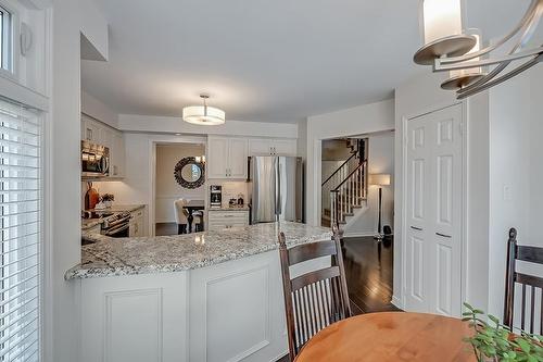 2099 Gordie Tapp Crescent, Burlington, ON - Indoor Photo Showing Kitchen With Upgraded Kitchen