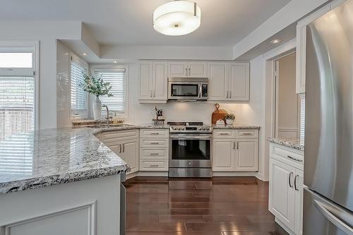 2099 Gordie Tapp Crescent, Burlington, ON - Indoor Photo Showing Kitchen With Upgraded Kitchen