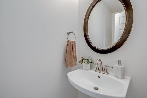 2099 Gordie Tapp Crescent, Burlington, ON - Indoor Photo Showing Bathroom