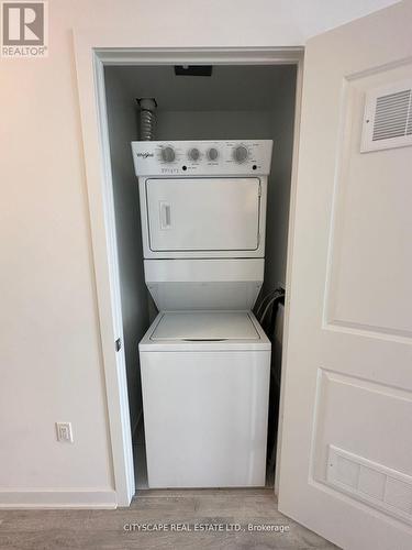 1906 - 4655 Metcalfe Avenue, Mississauga, ON - Indoor Photo Showing Laundry Room