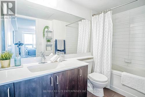 715 - 55 De Boers Drive, Toronto, ON - Indoor Photo Showing Bathroom