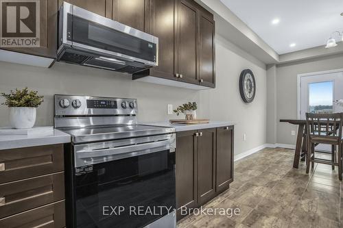 152 Cittadella Boulevard, Hamilton, ON - Indoor Photo Showing Kitchen