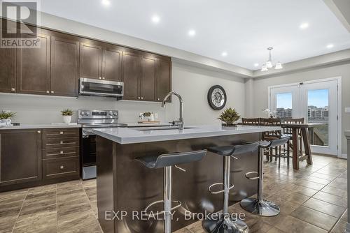 152 Cittadella Boulevard, Hamilton, ON - Indoor Photo Showing Kitchen With Upgraded Kitchen