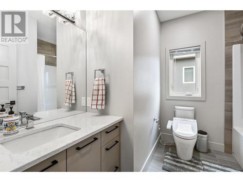 647 Acadia Street, Kelowna, BC - Indoor Photo Showing Bathroom