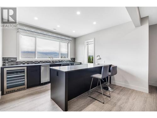 647 Acadia Street, Kelowna, BC - Indoor Photo Showing Kitchen With Upgraded Kitchen