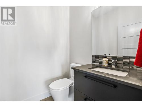 647 Acadia Street, Kelowna, BC - Indoor Photo Showing Bathroom