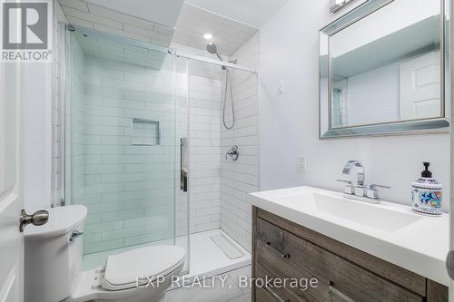 603 Royal Fern Street, Waterloo, ON - Indoor Photo Showing Bathroom