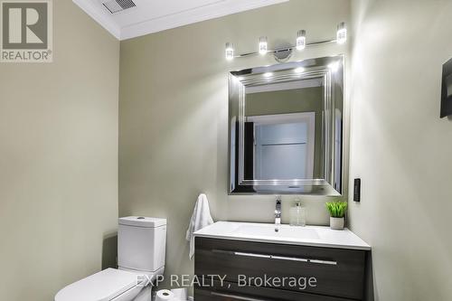 8 Warwick Road, Hamilton, ON - Indoor Photo Showing Bathroom