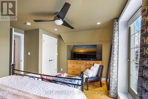 8 Warwick Road, Hamilton, ON - Indoor Photo Showing Bedroom