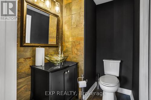 8 Warwick Road, Hamilton, ON - Indoor Photo Showing Bathroom