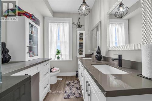 394 4Th Line, Haldimand, ON - Indoor Photo Showing Bathroom