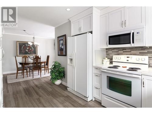 479 Eldorado Road, Kelowna, BC - Indoor Photo Showing Kitchen