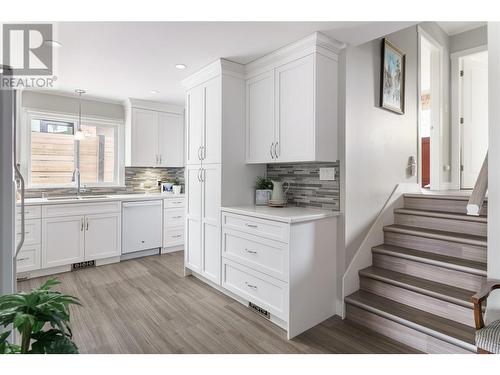 479 Eldorado Road, Kelowna, BC - Indoor Photo Showing Kitchen