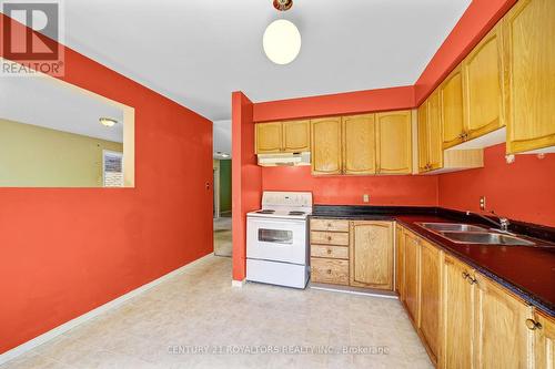 38 Peregrine Road, Barrie, ON - Indoor Photo Showing Kitchen With Double Sink