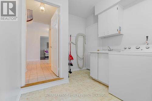 4494 Haydock Park Drive, Mississauga, ON - Indoor Photo Showing Laundry Room