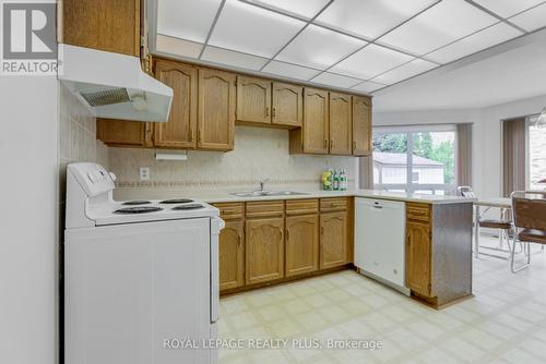 4494 Haydock Park Drive, Mississauga, ON - Indoor Photo Showing Kitchen With Double Sink