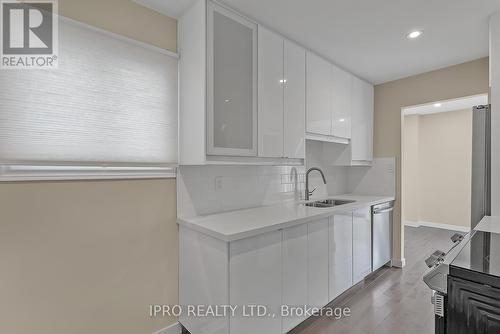 3424 Nighthawk Trail, Mississauga, ON - Indoor Photo Showing Kitchen