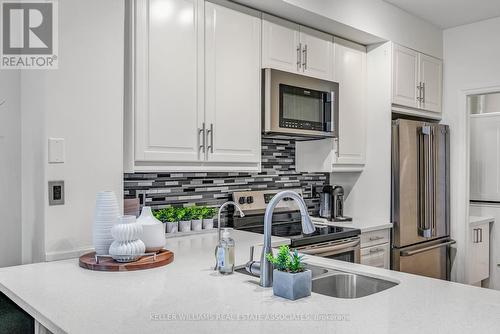 307 - 80 Port Street E, Mississauga, ON - Indoor Photo Showing Kitchen With Upgraded Kitchen