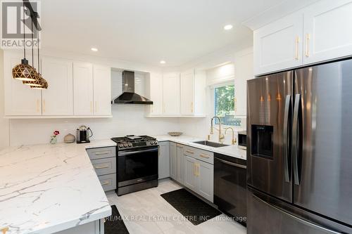 433 College Avenue, Orangeville, ON - Indoor Photo Showing Kitchen