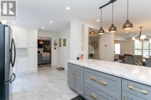 433 College Avenue, Orangeville, ON - Indoor Photo Showing Kitchen With Upgraded Kitchen