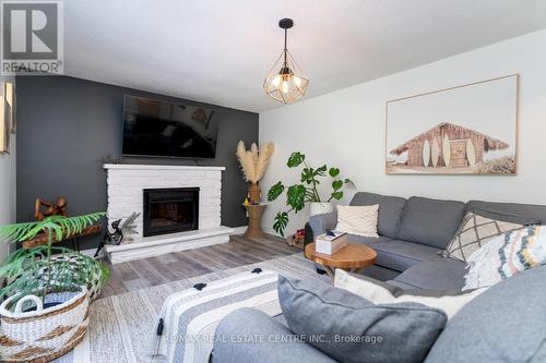 433 College Avenue, Orangeville, ON - Indoor Photo Showing Living Room With Fireplace