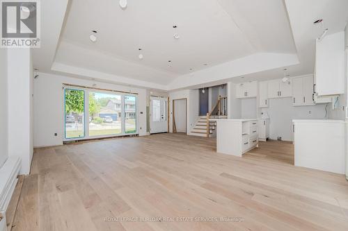 640 Dynes Road, Burlington, ON - Indoor Photo Showing Kitchen