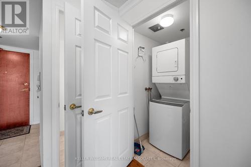 1215 - 100 Burloak Drive, Burlington, ON - Indoor Photo Showing Laundry Room