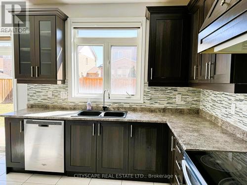 7 Attraction Drive, Brampton, ON - Indoor Photo Showing Kitchen With Double Sink