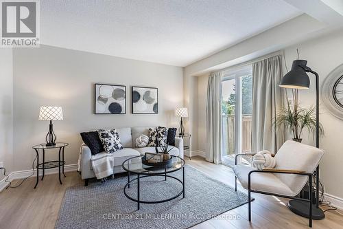 5 Cassander Crescent, Brampton, ON - Indoor Photo Showing Living Room