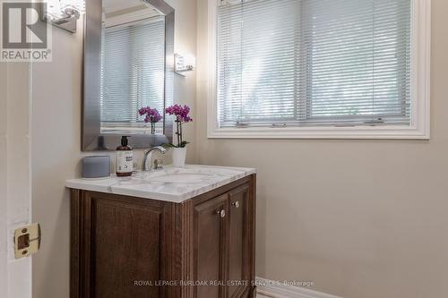 675 North Shore Boulevard E, Burlington, ON - Indoor Photo Showing Bathroom