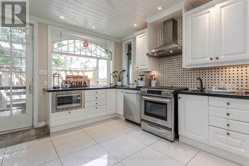 675 North Shore Boulevard E, Burlington, ON - Indoor Photo Showing Kitchen With Upgraded Kitchen