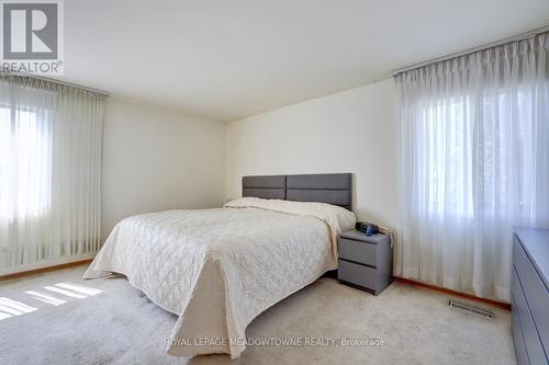 3426 Autumnleaf Crescent, Mississauga, ON - Indoor Photo Showing Bedroom