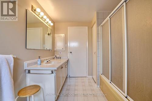 3426 Autumnleaf Crescent, Mississauga, ON - Indoor Photo Showing Bathroom