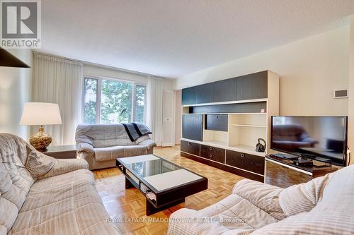 3426 Autumnleaf Crescent, Mississauga, ON - Indoor Photo Showing Living Room