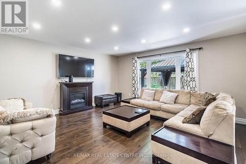 59 Kidd Crescent, New Tecumseth, ON - Indoor Photo Showing Living Room With Fireplace