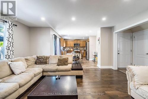 59 Kidd Crescent, New Tecumseth, ON - Indoor Photo Showing Living Room