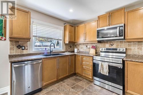 59 Kidd Crescent, New Tecumseth, ON - Indoor Photo Showing Kitchen