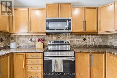 59 Kidd Crescent, New Tecumseth, ON - Indoor Photo Showing Kitchen