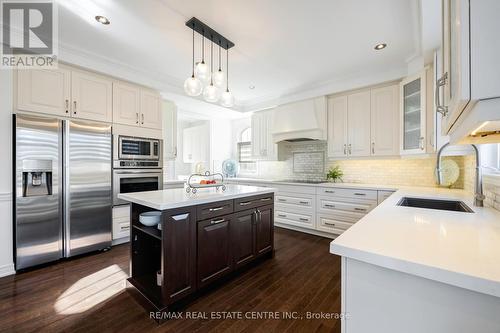 90 Copeland Crescent, Innisfil, ON - Indoor Photo Showing Kitchen With Upgraded Kitchen