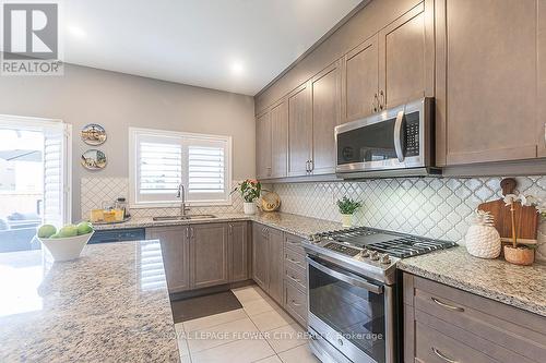 1025 Barton Way, Innisfil, ON - Indoor Photo Showing Kitchen With Double Sink With Upgraded Kitchen