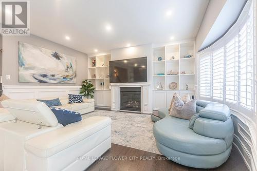 1025 Barton Way, Innisfil, ON - Indoor Photo Showing Living Room With Fireplace